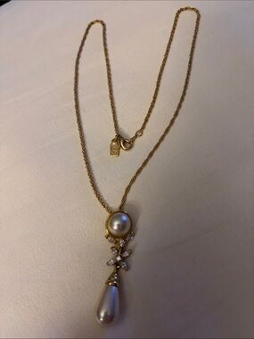 Vintage Lady Remington Gold-Tone Faux Pearl & Rhinestone Drop Pendant Necklace